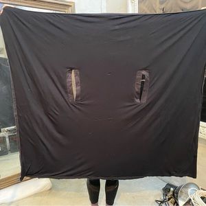 Sleeveless black cape, one size